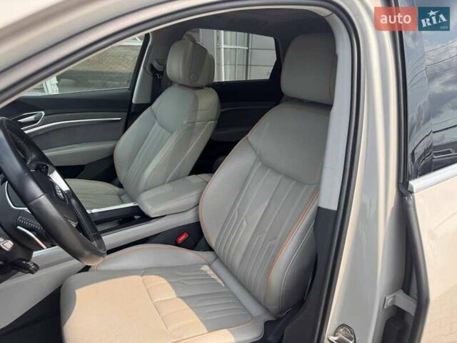 Бежевый Ауди E-Tron, объемом двигателя 0 л и пробегом 95 тыс. км за 36515 $, фото 14 на Automoto.ua