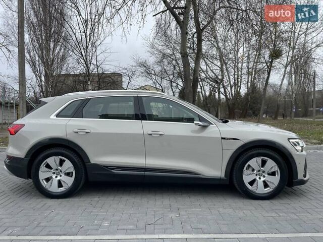 Бежевый Ауди E-Tron, объемом двигателя 0 л и пробегом 79 тыс. км за 33700 $, фото 5 на Automoto.ua