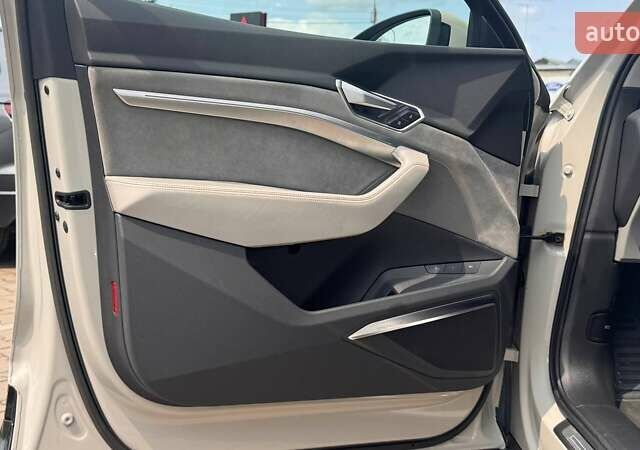 Бежевый Ауди E-Tron, объемом двигателя 0 л и пробегом 95 тыс. км за 36515 $, фото 10 на Automoto.ua