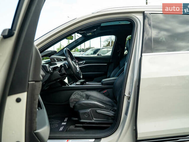 Бежевый Ауди E-Tron, объемом двигателя 0 л и пробегом 44 тыс. км за 36900 $, фото 24 на Automoto.ua