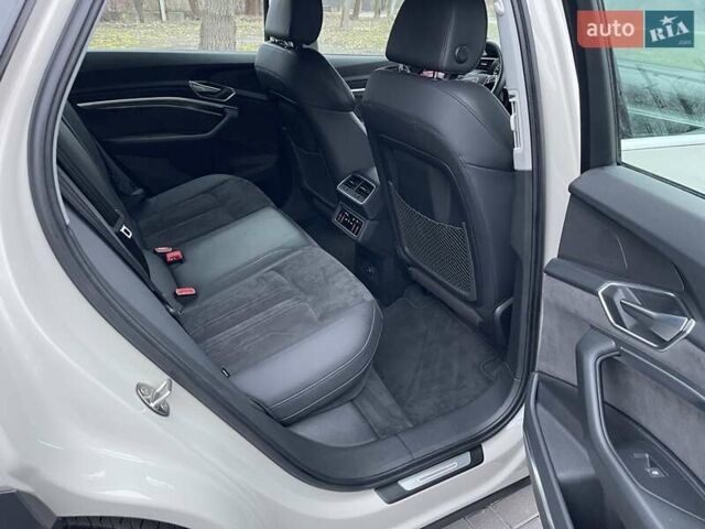 Бежевый Ауди E-Tron, объемом двигателя 0 л и пробегом 79 тыс. км за 33700 $, фото 26 на Automoto.ua