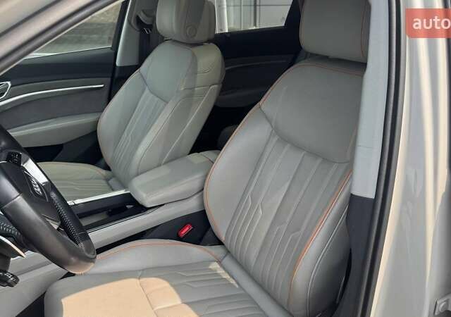 Бежевый Ауди E-Tron, объемом двигателя 0 л и пробегом 95 тыс. км за 36515 $, фото 15 на Automoto.ua