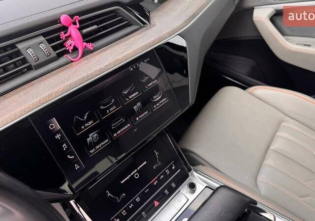 Бежевый Ауди E-Tron, объемом двигателя 0 л и пробегом 95 тыс. км за 36515 $, фото 12 на Automoto.ua