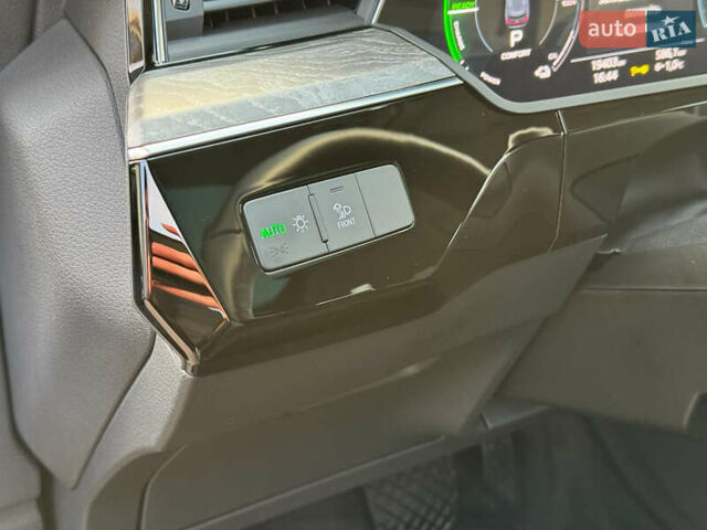 Бежевый Ауди E-Tron, объемом двигателя 0 л и пробегом 27 тыс. км за 38700 $, фото 18 на Automoto.ua