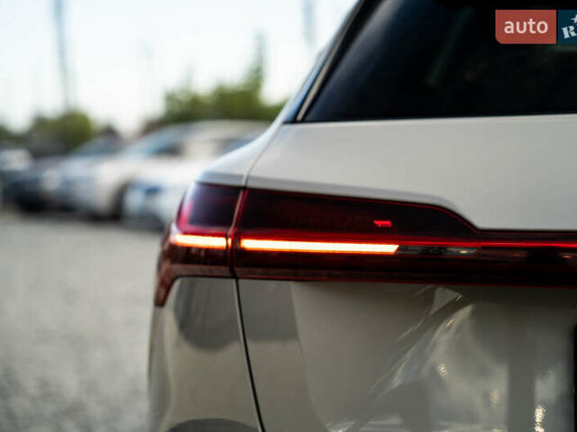 Бежевый Ауди E-Tron, объемом двигателя 0 л и пробегом 44 тыс. км за 36900 $, фото 7 на Automoto.ua