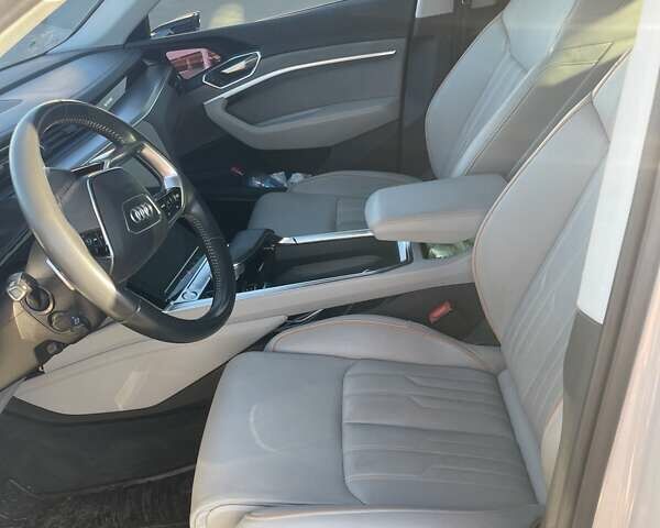 Ауди E-Tron 2020 в Одессе на Automoto.ua Бежевый Ауди E-Tron, объемом двигателя 0 л и пробегом 81 тыс. км за 43268 $, фото 4 на Automoto.ua