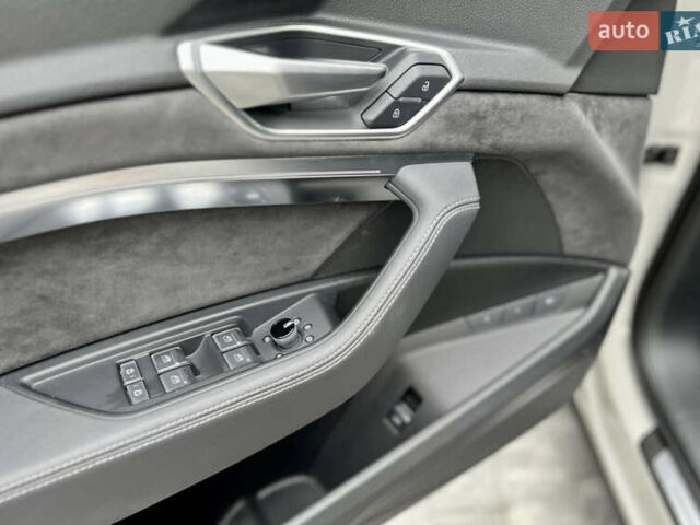 Бежевый Ауди E-Tron, объемом двигателя 0 л и пробегом 53 тыс. км за 35900 $, фото 7 на Automoto.ua