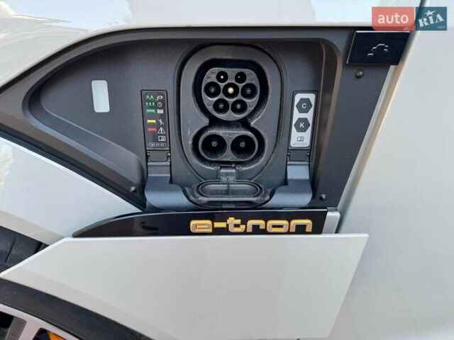 Бежевый Ауди E-Tron, объемом двигателя 0 л и пробегом 42 тыс. км за 51000 $, фото 18 на Automoto.ua