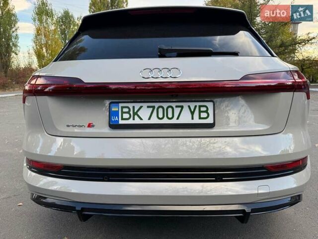 Бежевый Ауди E-Tron, объемом двигателя 0 л и пробегом 42 тыс. км за 51000 $, фото 41 на Automoto.ua