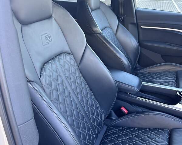 Бежевый Ауди E-Tron, объемом двигателя 0 л и пробегом 49 тыс. км за 48700 $, фото 5 на Automoto.ua