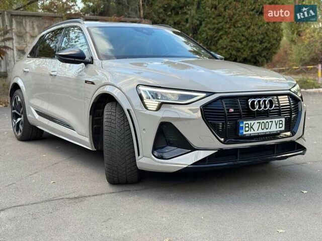 Бежевый Ауди E-Tron, объемом двигателя 0 л и пробегом 42 тыс. км за 51000 $, фото 39 на Automoto.ua