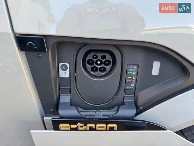 Бежевый Ауди E-Tron, объемом двигателя 0 л и пробегом 42 тыс. км за 51000 $, фото 19 на Automoto.ua