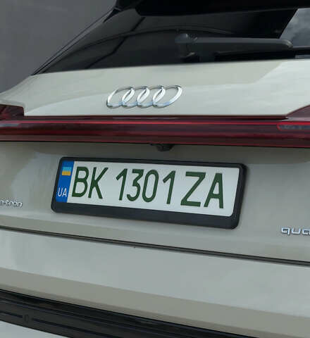 Бежевый Ауди E-Tron, объемом двигателя 0 л и пробегом 49 тыс. км за 34500 $, фото 3 на Automoto.ua