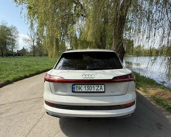 Бежевый Ауди E-Tron, объемом двигателя 0 л и пробегом 49 тыс. км за 34500 $, фото 15 на Automoto.ua