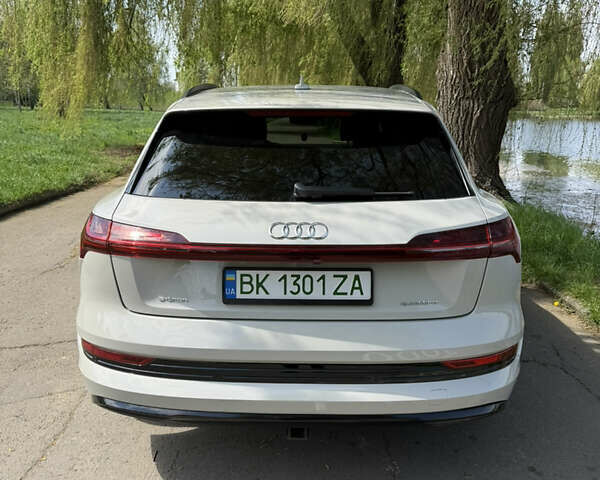 Бежевый Ауди E-Tron, объемом двигателя 0 л и пробегом 49 тыс. км за 34500 $, фото 16 на Automoto.ua