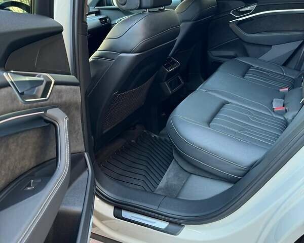 Бежевый Ауди E-Tron, объемом двигателя 0 л и пробегом 42 тыс. км за 51000 $, фото 24 на Automoto.ua