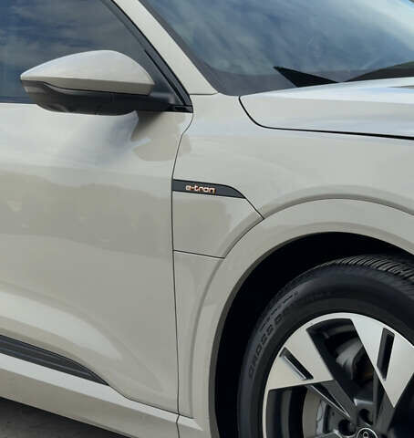 Бежевый Ауди E-Tron, объемом двигателя 0 л и пробегом 49 тыс. км за 34500 $, фото 5 на Automoto.ua