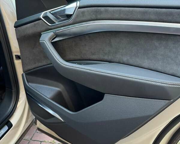 Бежевый Ауди E-Tron, объемом двигателя 0 л и пробегом 42 тыс. км за 51000 $, фото 33 на Automoto.ua