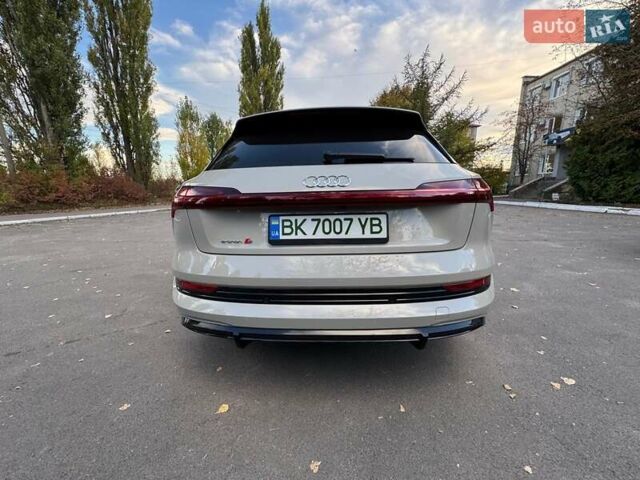 Бежевый Ауди E-Tron, объемом двигателя 0 л и пробегом 42 тыс. км за 51000 $, фото 40 на Automoto.ua
