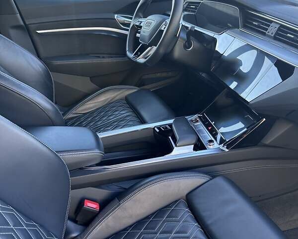 Бежевый Ауди E-Tron, объемом двигателя 0 л и пробегом 49 тыс. км за 48700 $, фото 4 на Automoto.ua