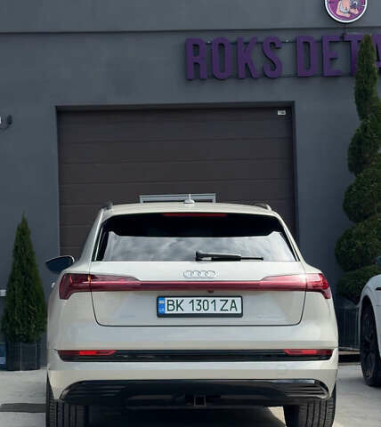 Бежевый Ауди E-Tron, объемом двигателя 0 л и пробегом 49 тыс. км за 34500 $, фото 11 на Automoto.ua