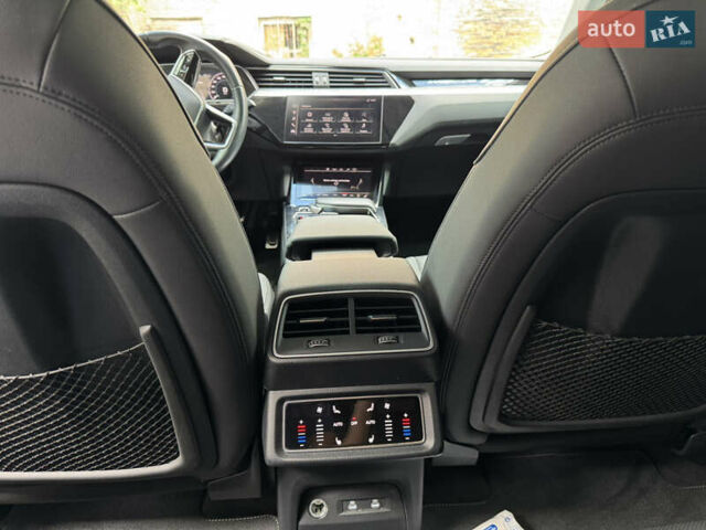 Бежевый Ауди E-Tron, объемом двигателя 0 л и пробегом 41 тыс. км за 39500 $, фото 22 на Automoto.ua