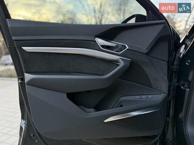 Черный Ауди E-Tron, объемом двигателя 0 л и пробегом 108 тыс. км за 33999 $, фото 28 на Automoto.ua
