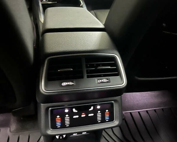 Чорний Ауді E-Tron, об'ємом двигуна 0 л та пробігом 109 тис. км за 32558 $, фото 28 на Automoto.ua