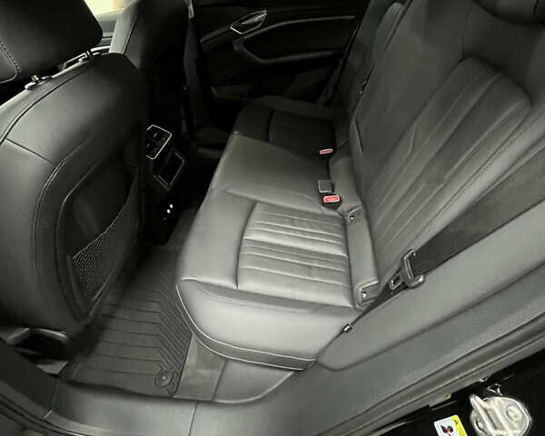 Чорний Ауді E-Tron, об'ємом двигуна 0 л та пробігом 109 тис. км за 32558 $, фото 34 на Automoto.ua