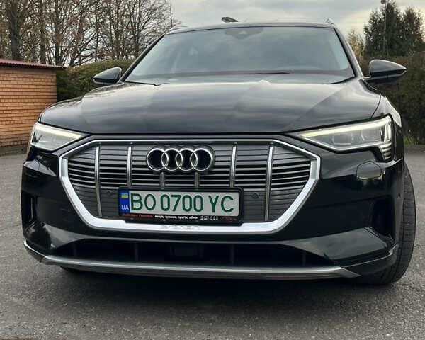 Чорний Ауді E-Tron, об'ємом двигуна 0 л та пробігом 109 тис. км за 32558 $, фото 5 на Automoto.ua