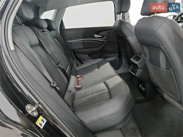 Чорний Ауді E-Tron, об'ємом двигуна 0 л та пробігом 109 тис. км за 32558 $, фото 39 на Automoto.ua