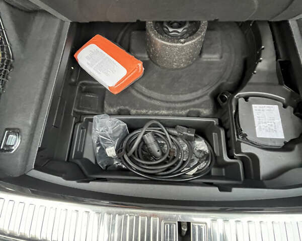 Чорний Ауді E-Tron, об'ємом двигуна 0 л та пробігом 109 тис. км за 32558 $, фото 17 на Automoto.ua