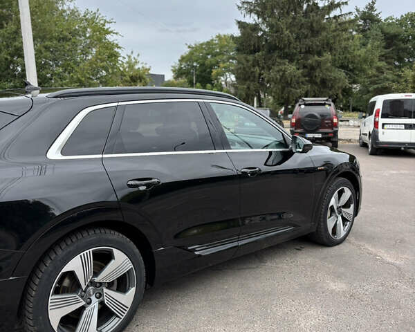 Черный Ауди E-Tron, объемом двигателя 0 л и пробегом 151 тыс. км за 27700 $, фото 5 на Automoto.ua
