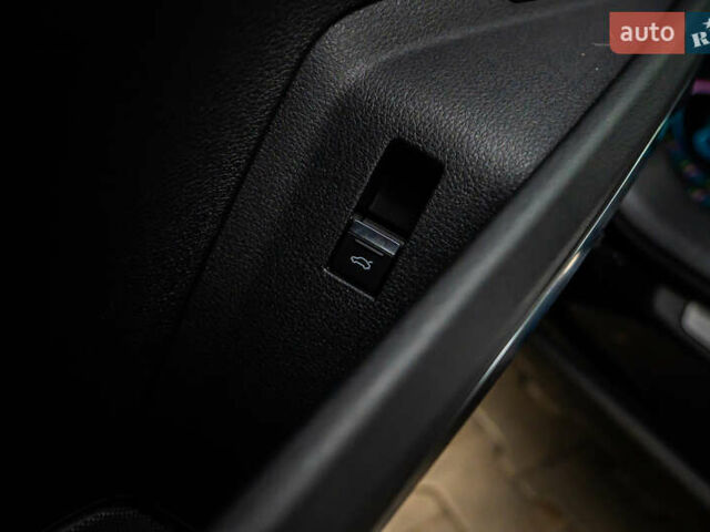 Чорний Ауді E-Tron, об'ємом двигуна 0 л та пробігом 100 тис. км за 31400 $, фото 62 на Automoto.ua