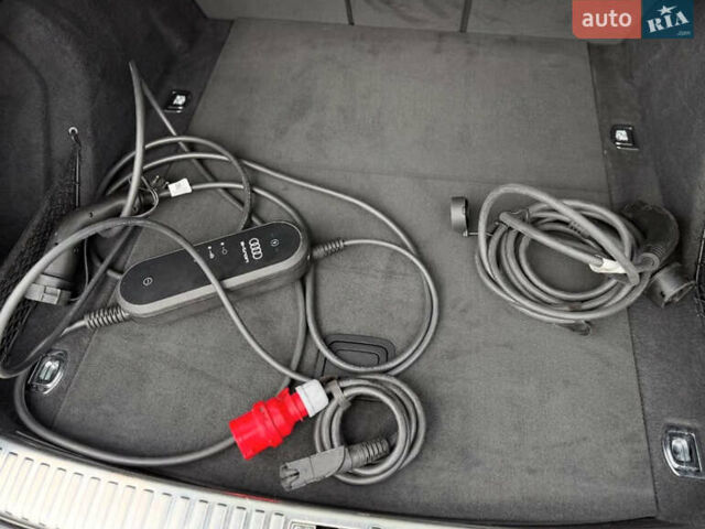 Чорний Ауді E-Tron, об'ємом двигуна 0 л та пробігом 201 тис. км за 23500 $, фото 18 на Automoto.ua