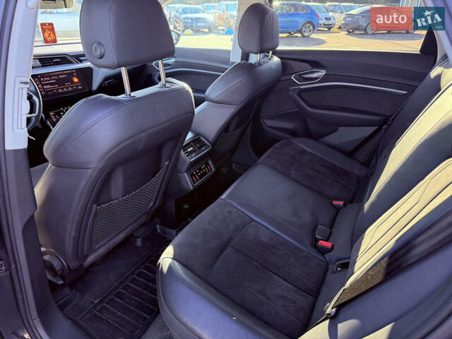 Чорний Ауді E-Tron, об'ємом двигуна 0 л та пробігом 118 тис. км за 19800 $, фото 12 на Automoto.ua