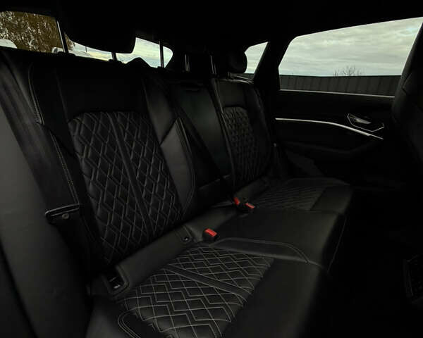 Чорний Ауді E-Tron, об'ємом двигуна 0 л та пробігом 162 тис. км за 28500 $, фото 63 на Automoto.ua