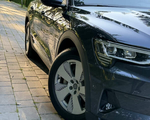 Чорний Ауді E-Tron, об'ємом двигуна 0 л та пробігом 125 тис. км за 28000 $, фото 25 на Automoto.ua