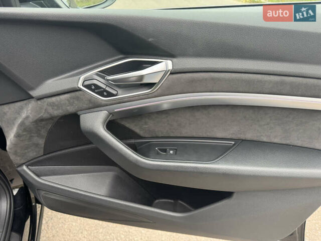 Чорний Ауді E-Tron, об'ємом двигуна 0 л та пробігом 151 тис. км за 27500 $, фото 8 на Automoto.ua