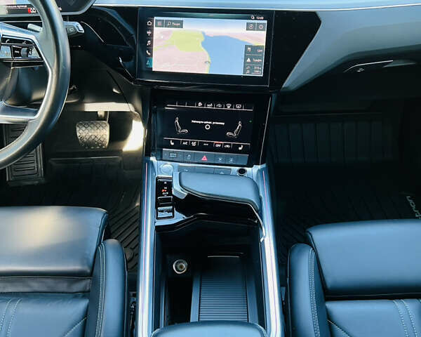 Ауді E-Tron 2019 у Тернополі на Automoto.ua Чорний Ауді E-Tron, об'ємом двигуна 0 л та пробігом 120 тис. км за 37000 $, фото 18 на Automoto.ua