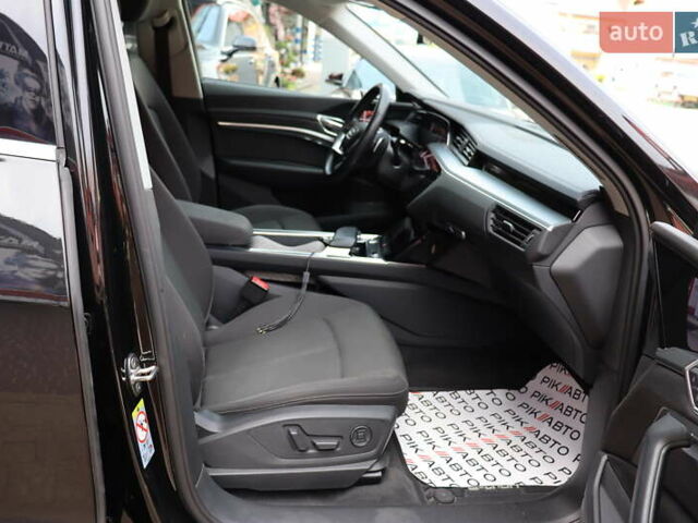 Чорний Ауді E-Tron, об'ємом двигуна 0 л та пробігом 86 тис. км за 29800 $, фото 48 на Automoto.ua