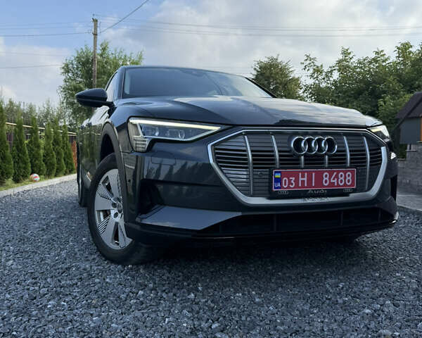 Чорний Ауді E-Tron, об'ємом двигуна 0 л та пробігом 125 тис. км за 28000 $, фото 5 на Automoto.ua