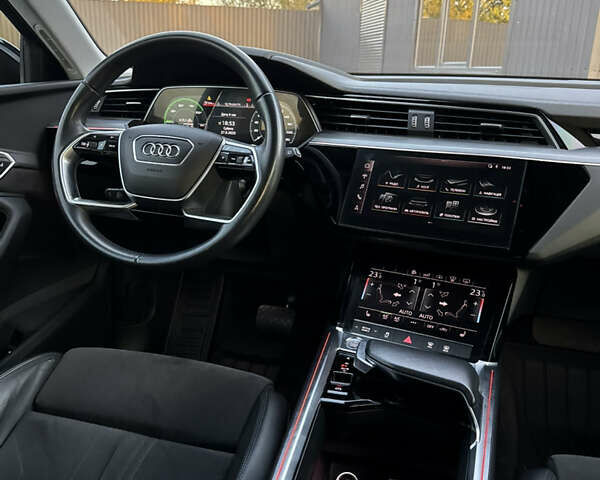 Черный Ауди E-Tron, объемом двигателя 0 л и пробегом 77 тыс. км за 30900 $, фото 32 на Automoto.ua