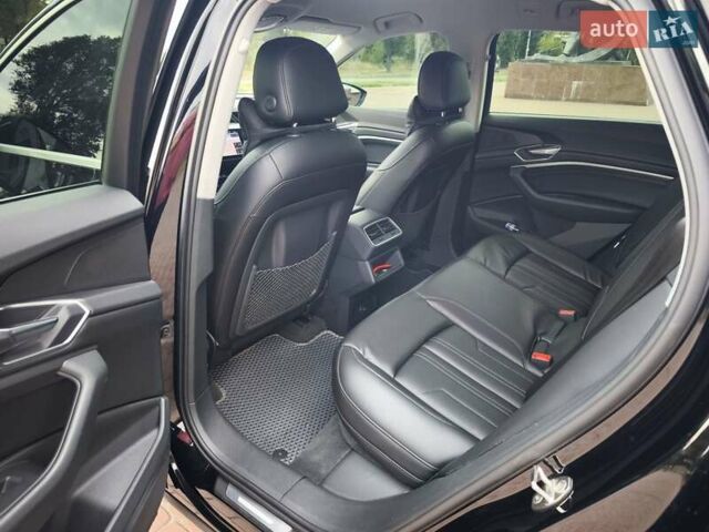 Черный Ауди E-Tron, объемом двигателя 0 л и пробегом 122 тыс. км за 29000 $, фото 31 на Automoto.ua