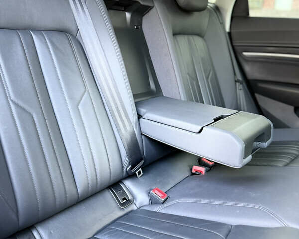 Чорний Ауді E-Tron, об'ємом двигуна 0 л та пробігом 125 тис. км за 28000 $, фото 49 на Automoto.ua