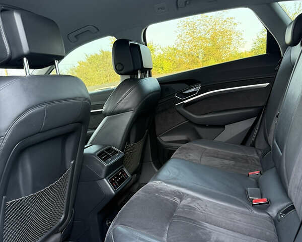 Черный Ауди E-Tron, объемом двигателя 0 л и пробегом 77 тыс. км за 30900 $, фото 45 на Automoto.ua