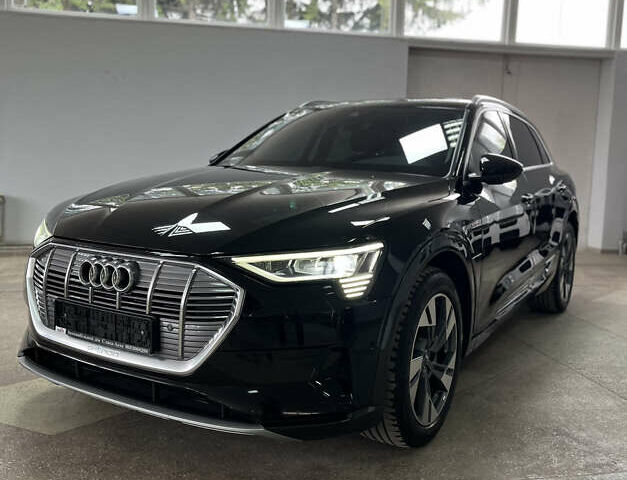 Чорний Ауді E-Tron, об'ємом двигуна 0 л та пробігом 66 тис. км за 27800 $, фото 3 на Automoto.ua
