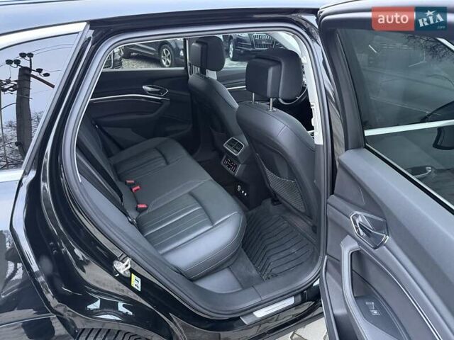 Черный Ауди E-Tron, объемом двигателя 0 л и пробегом 65 тыс. км за 29700 $, фото 34 на Automoto.ua