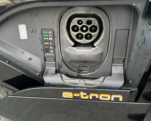 Черный Ауди E-Tron, объемом двигателя 0 л и пробегом 134 тыс. км за 27800 $, фото 46 на Automoto.ua