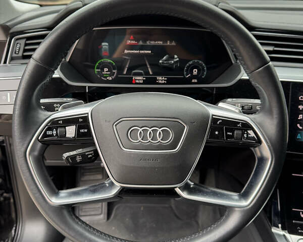 Чорний Ауді E-Tron, об'ємом двигуна 0 л та пробігом 211 тис. км за 20500 $, фото 19 на Automoto.ua